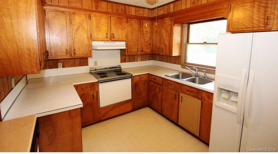 Photo - 302 Wilkes Dr