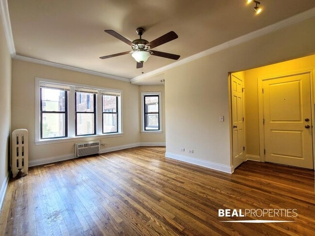 Building Photo - 1 bedroom in CHICAGO IL 60613 Unit E2