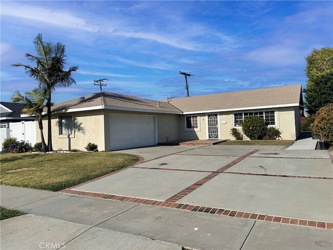 Building Photo - 14332 Thunderbird Cir Rental