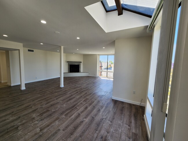 Photo - 626 N Isabel St Unit 301