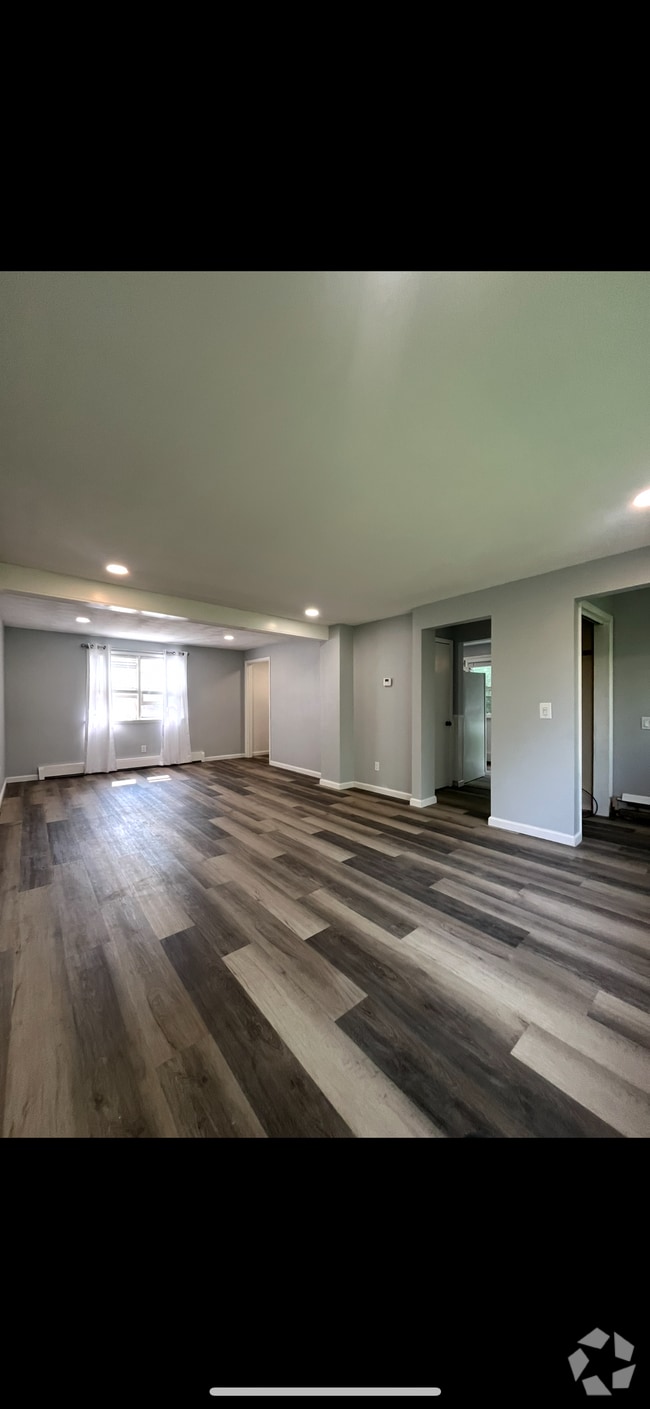 Building Photo - 1555 Whitney Rd E Unit B Rental
