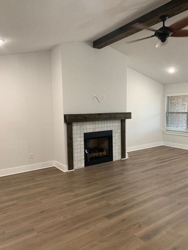 Photo - 301 Citation St