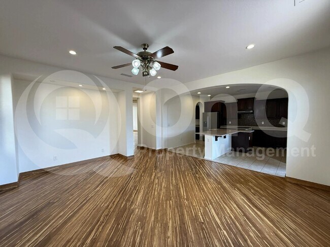 Photo - 1104 E Gail Dr
