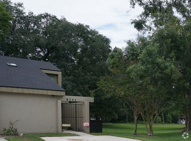 Building Photo - 2 Bedroom/2 Bath Townhome Near NAS Jax