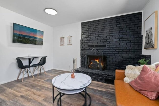 Photo - Cozy, Fully Furnished, Two Bedroom Rental-... Unit 560 Edgemoor #1