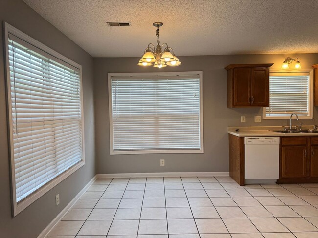 Photo - Almost 2000 sq.ft! Super Nice & Clean! 3 B...