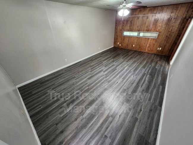 Photo - 933 Crestview Ave