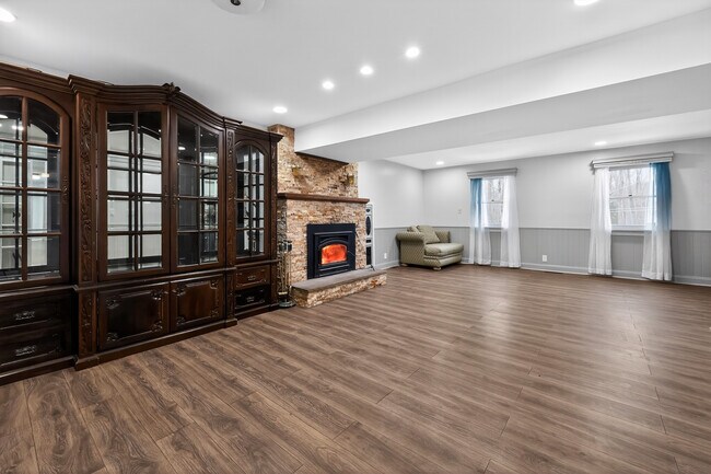 Photo - 615 Monroe Tpke