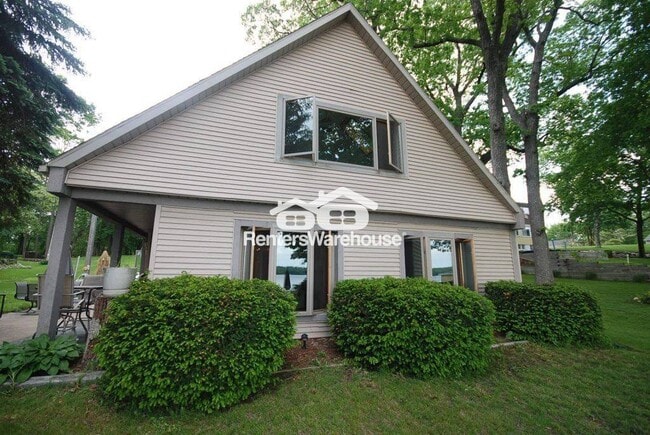 Building Photo - 2310 N Lake Dr Rental