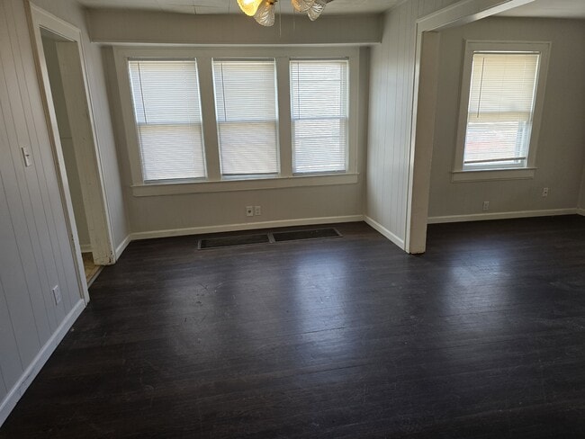 Photo - 11401 E 9th St S