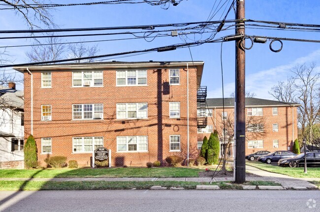 Building Photo - Colonial Court Rental