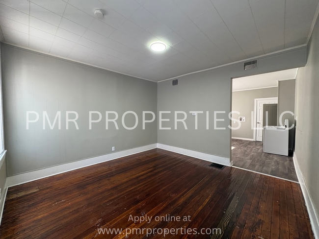 Photo - Studio/ 1 Bathroom-House