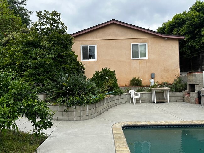 Photo - 1054 E Providencia Ave Unit #B