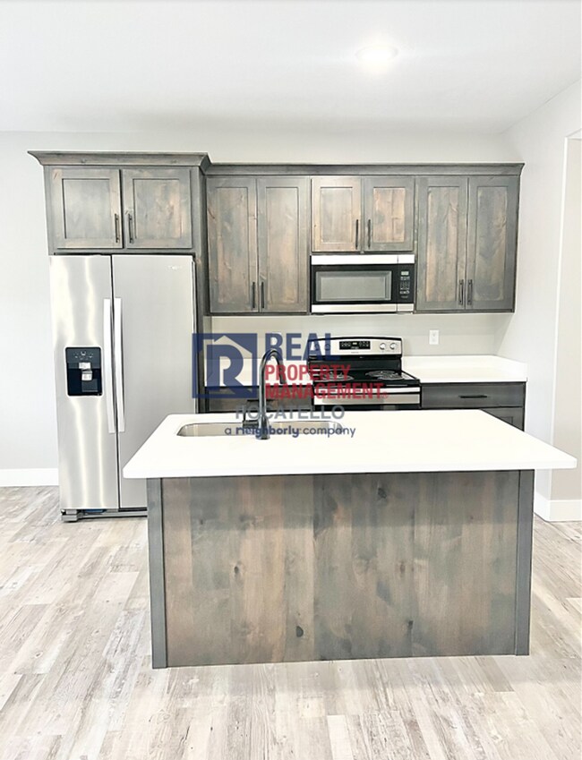 Photo - 3 Bedroom 2.5 Bathroom Town Home - 1 Car Garage - Small dog allowed