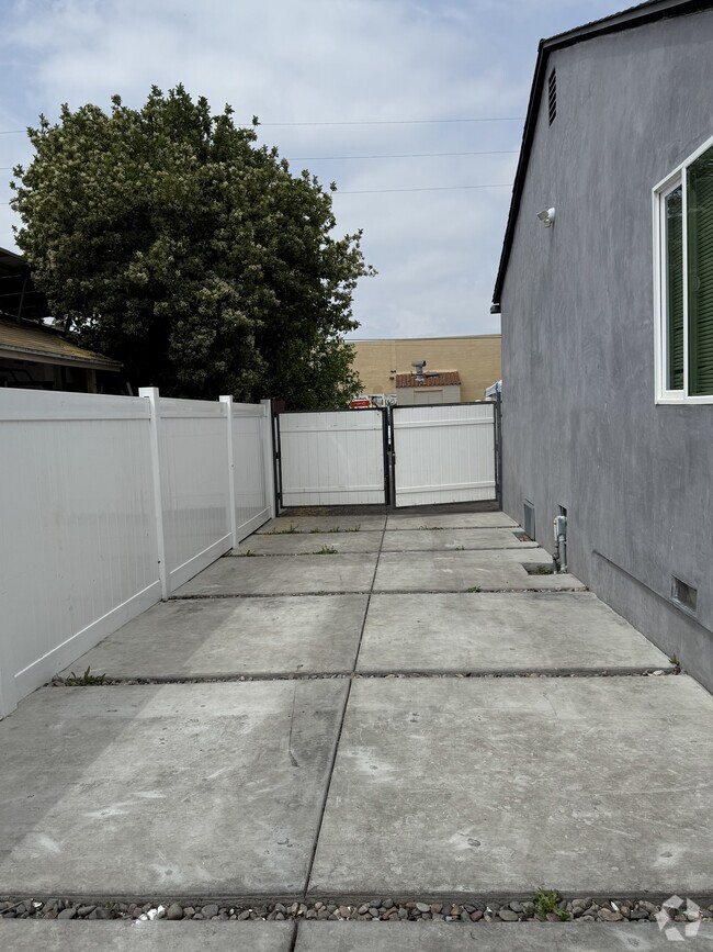 Building Photo - 6716 Etiwanda Ave Rental