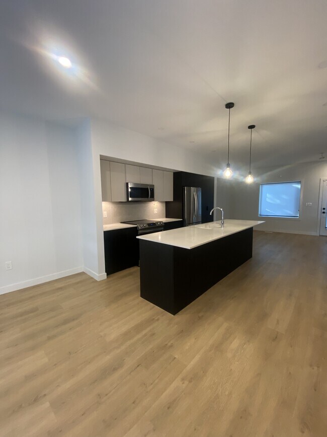 Photo - KL28-KL27 27 St SW Unit U1 -3002