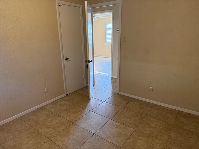 Photo - 902 Denton Dr
