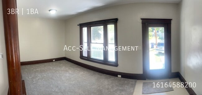 Photo - 545 Fremont Ave NW