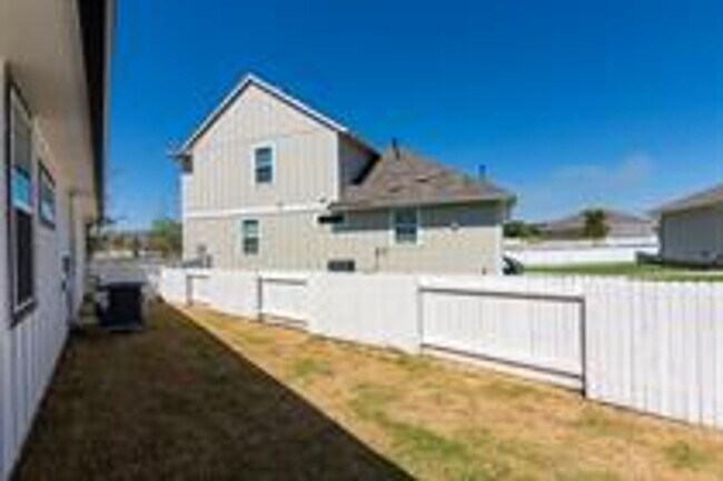 Photo - 350 Fabion St