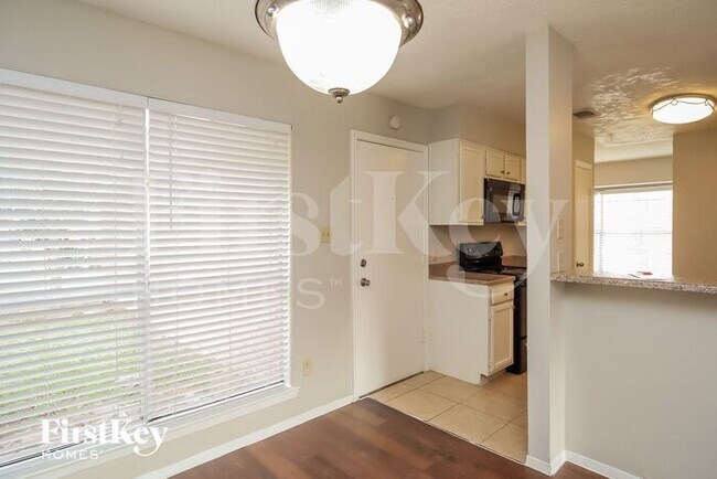 Photo - 2710 Village Ct