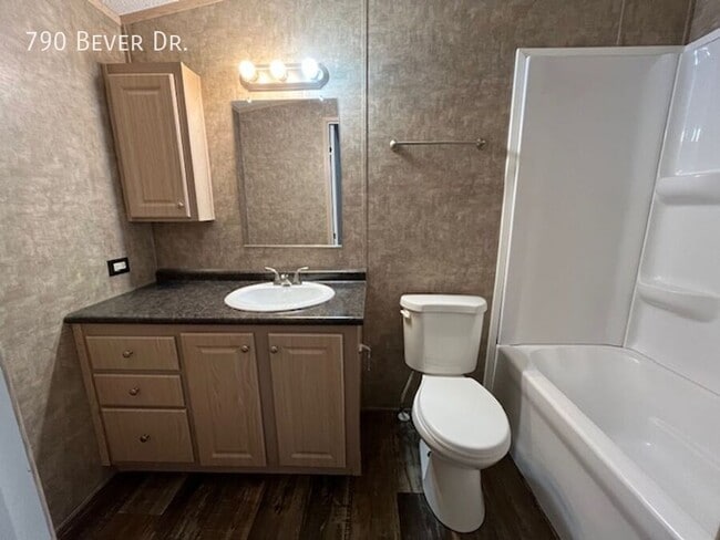 Photo - 790 N Bever Dr