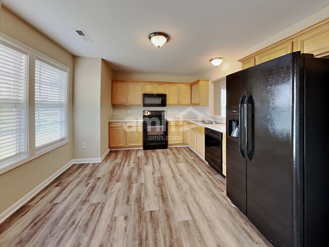 Photo - 114 Elgin Ln