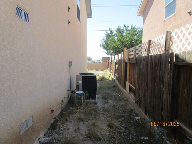 Photo - NW 3BR 2 1/2B 1605SF