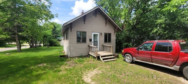Building Photo - 2+ Bedroom home