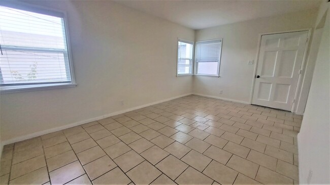 Photo - 115 E Tamarack Ave Unidad 4