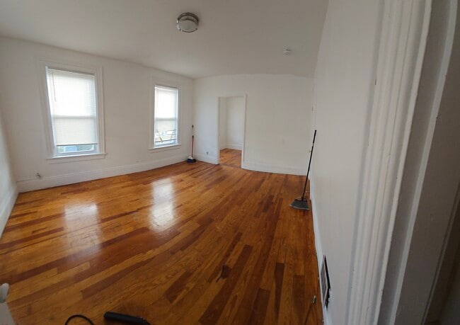 Building Photo - 41 Collins St Unit 2