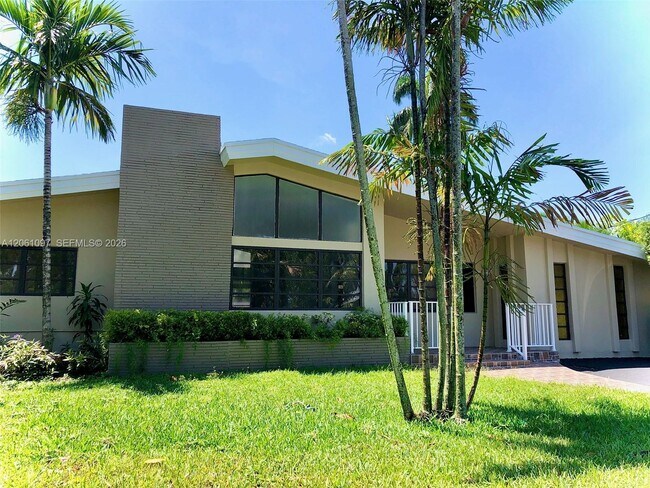 Photo - 2560 NE 200th St