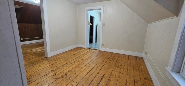 Building Photo - 368 Court St Unit Apt2