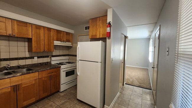 Photo - 102 W 8th Ave