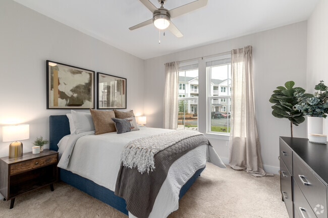 1BR, 1BA - 738 SF - Madison Ridge