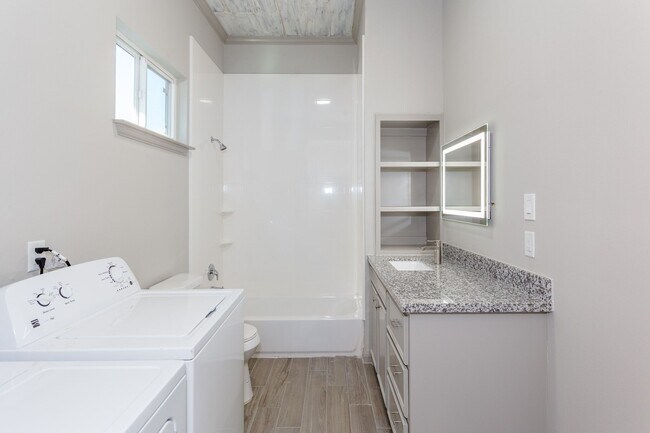 Photo - 215 N Milby St Unidad 1