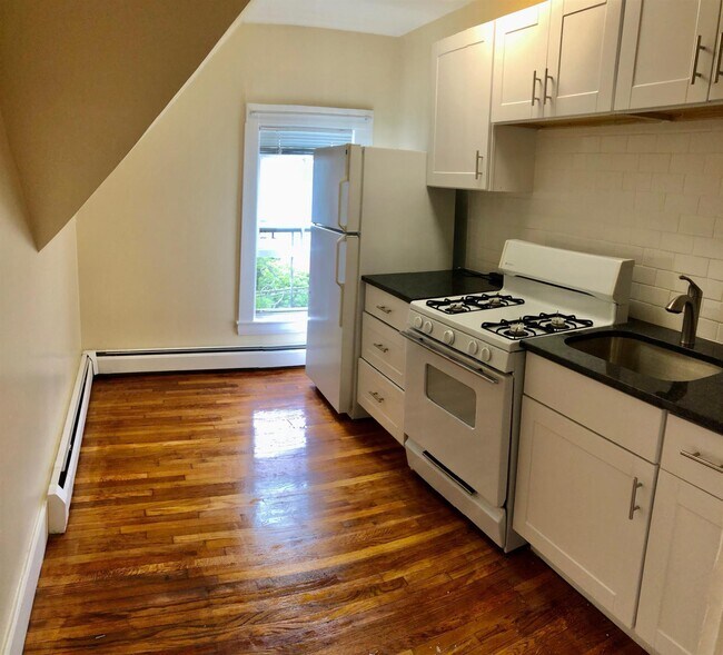 Photo - 37 Chester St Unit 3