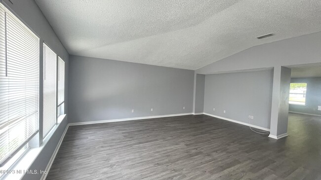 Photo - 2387 Brian Lakes Dr E