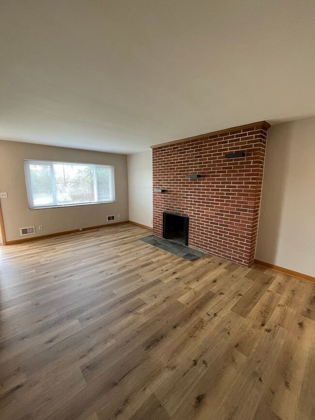 Photo - 2924-2926 Mt Holyoke Road Unit 2924 Mt Holyoke Road