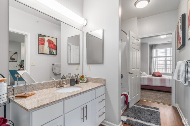 Monroe 1BR, 1BA - 774SF Bath