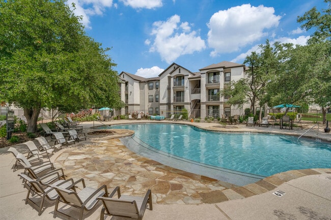 Photo - Lakeline Villas Apartments