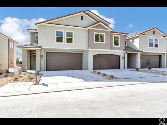 Building Photo - Newer Townhome at the Residences at Four F...