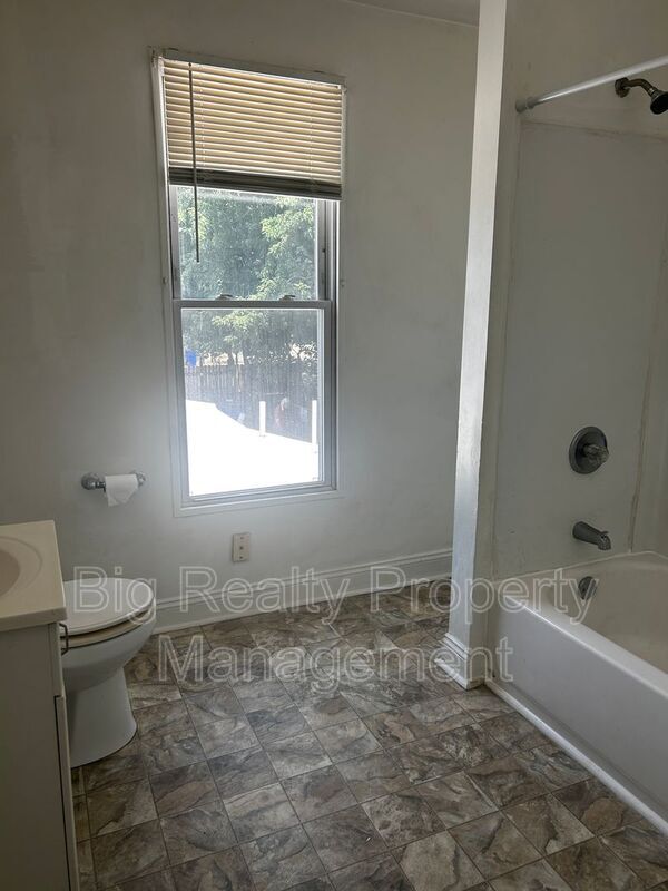 Photo - 441 Walnut St