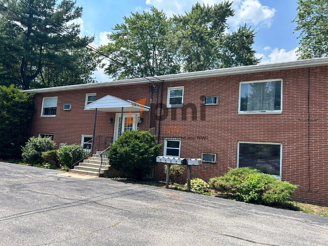 Building Photo - 660 N Hobart Rd Unit Apt 5