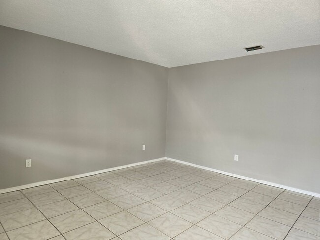 201 E College Blvd