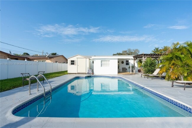 Photo - 6390 Plunkett St