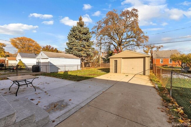 Photo - 3237 Pardee Ave