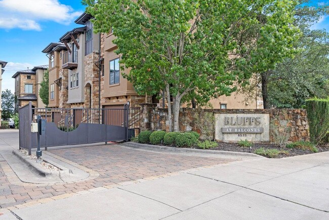 Photo - 6533 E Hill Dr