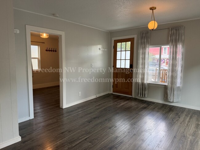 Photo - 320 E Main St