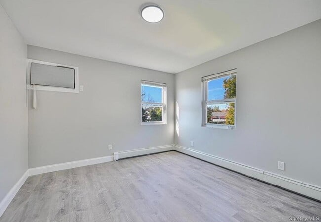 Photo - 137-22 Bedell St