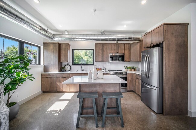 Building Photo - 550/552 Cleveland St Unit 552 Cleveland St.